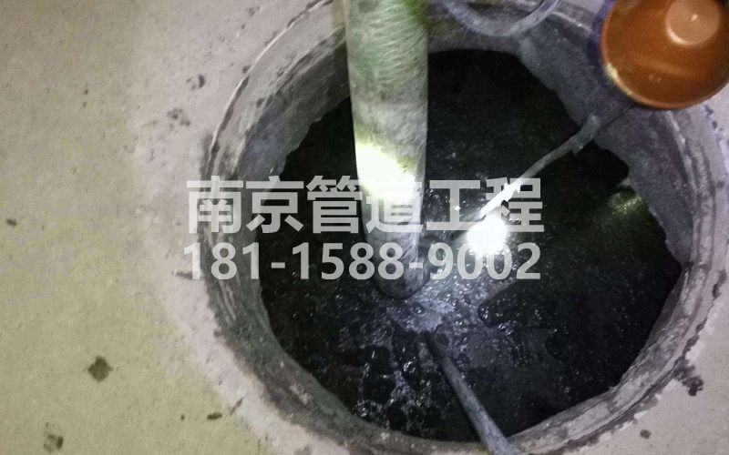 216农科院清理化粪池